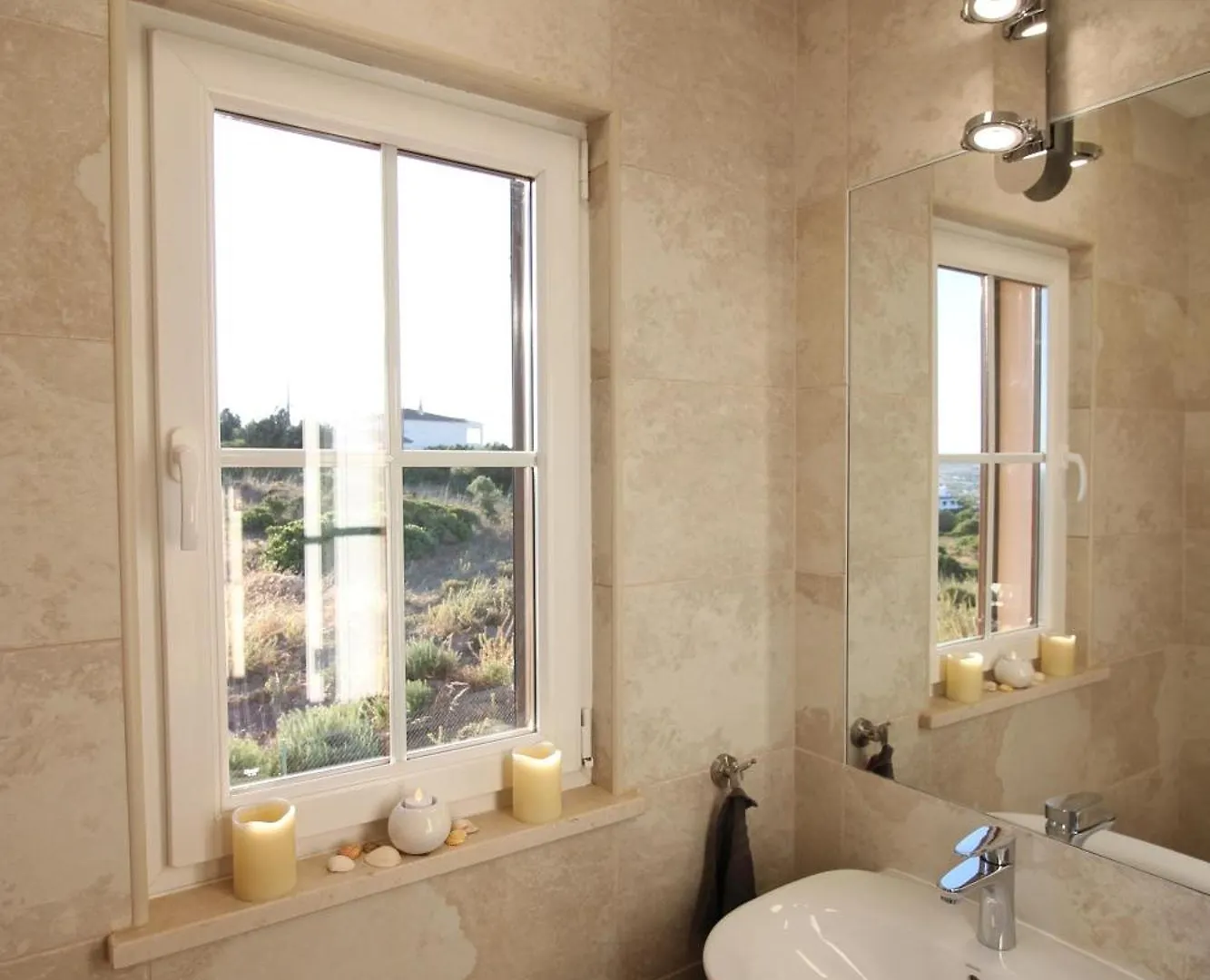Vila Marques Da Luz, Eine Ideale Villa Fuer Gaeste, Die Ruhe Und Entspannung In Angenehmem Ambiente Suchen Montinhos da Luz 0*,
